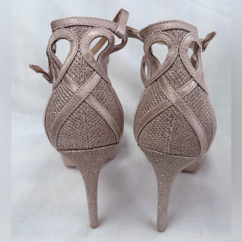 Badgley Mischka chic stiletto sandals,rose shimmering finish,strappy ankles.9.5.